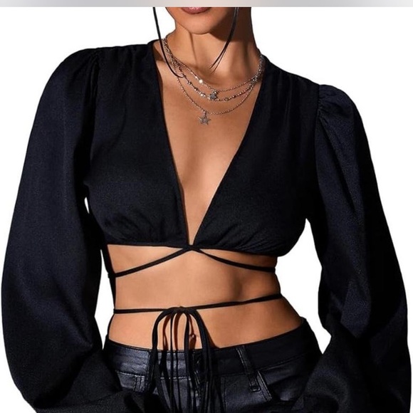 Tops - White cross cross long sleeve crop top
